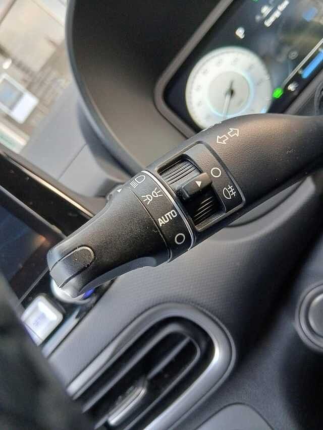 Hyundai KONA 39kWh SE Connect Auto 5dr (10.5kW Charger)